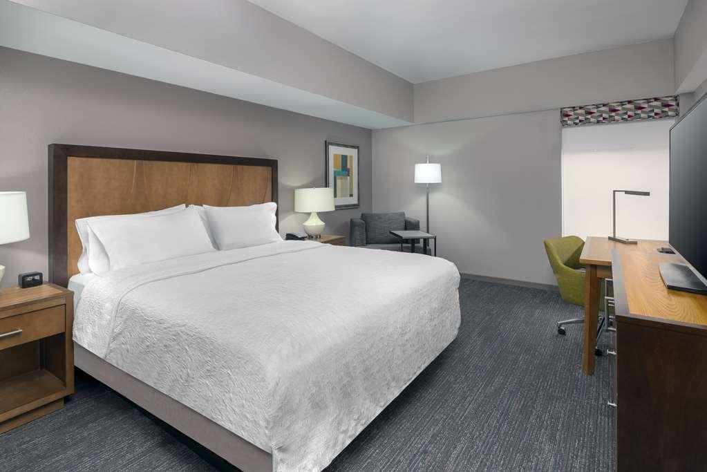 Hampton Inn And Suites Clayton/St. Louis-Galleria Area Room photo