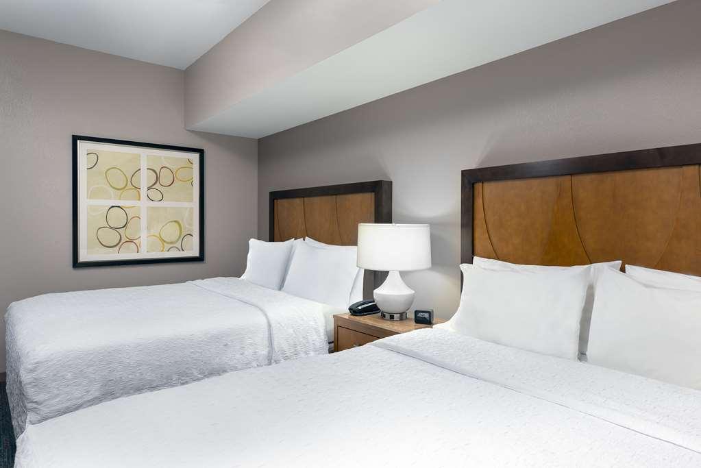 Hampton Inn And Suites Clayton/St. Louis-Galleria Area Room photo